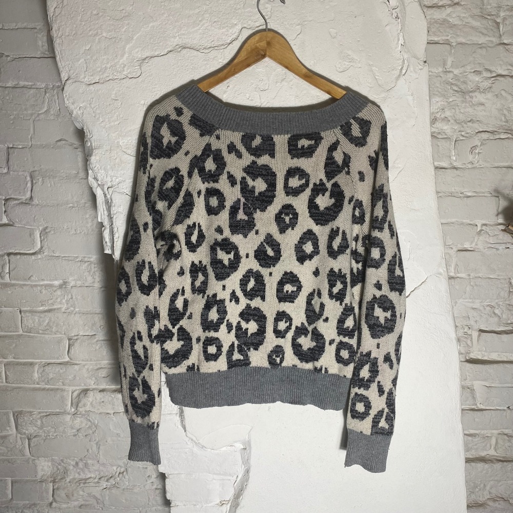 Gap Leopard‎ Print Wool Sweater Womens Size M Long Sleeve Knit Top - Picture 5 of 5